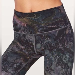 Lululemon Wunder Under Hi-Rise 7/8 Tight 25" -
Radiant Multi- Size 8